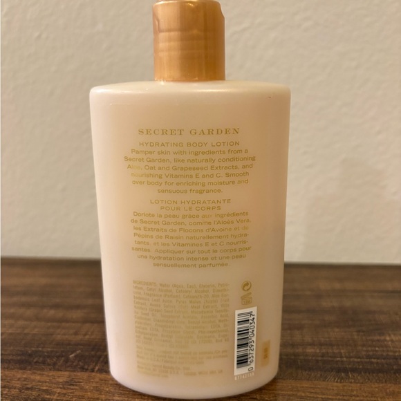 Victoria’s Secret Hydrating Body Lotion
Blossoming Romance - Picture 3 of 4